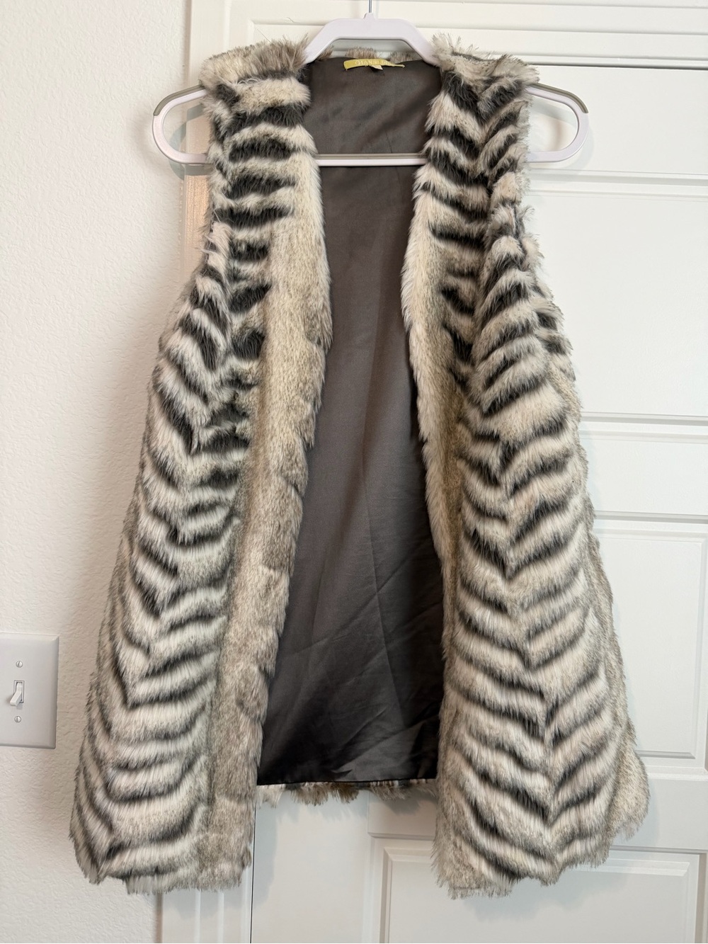 Gianni Bini Faux Fur Vest in Cream and Gray